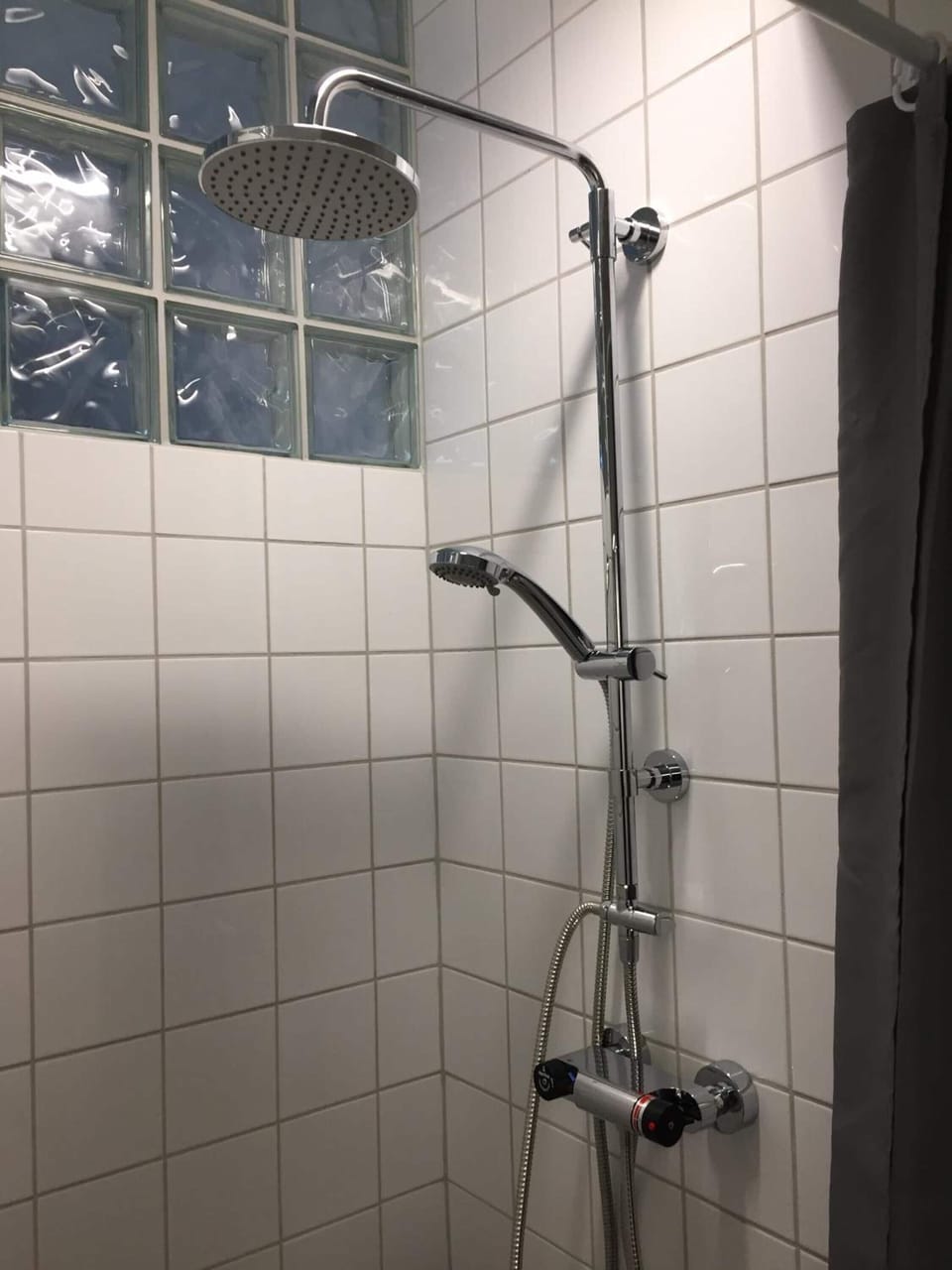 Shower, free toiletries, towels