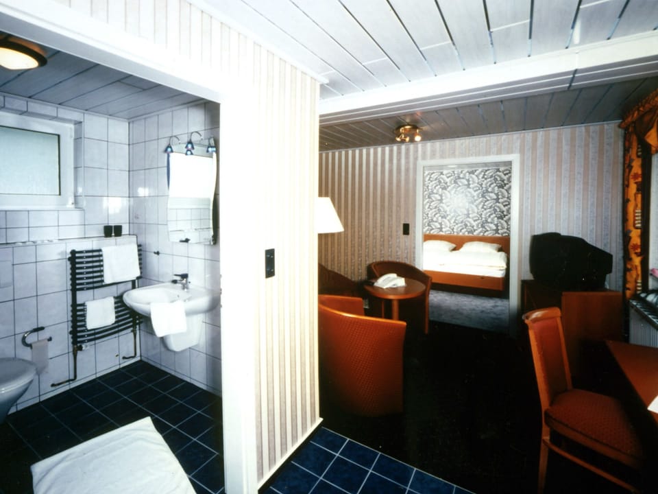 In-room safe, desk, laptop workspace, soundproofing