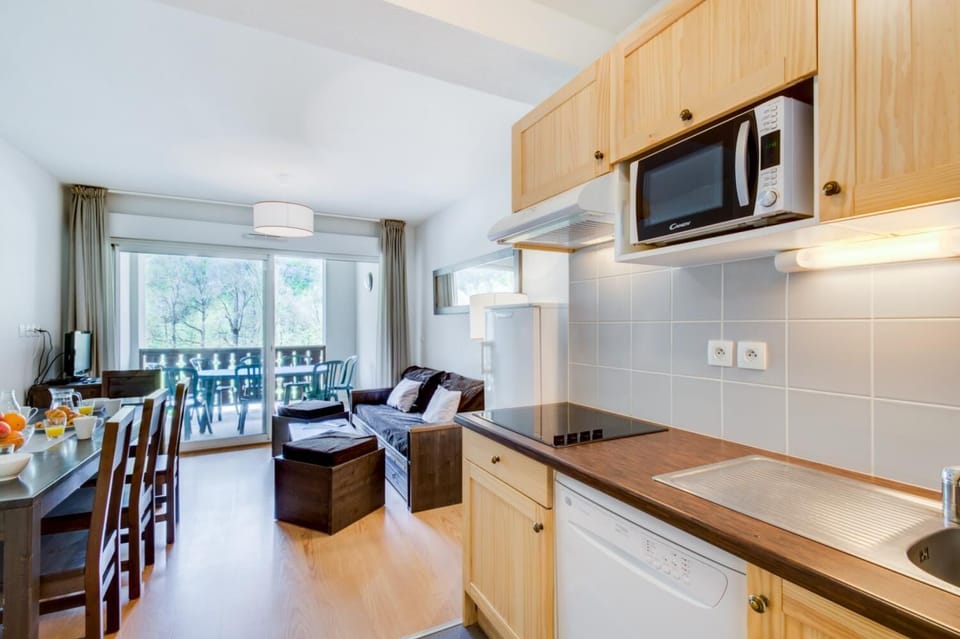 Microwave, dishwasher, toaster, highchair