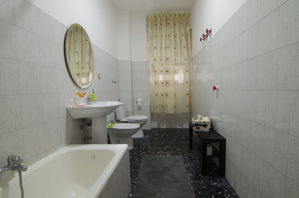 Premium Double Room, 1 Queen Bed, Non Smoking | Bathroom | Shower, rainfall showerhead, bidet, towels