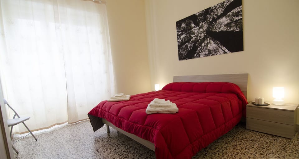 Double Room, 1 Queen Bed | Blackout drapes, WiFi (free), bed sheets