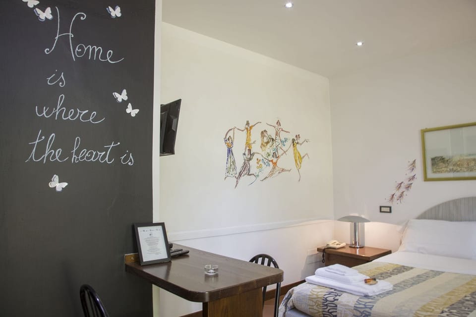 Comfort Triple Room | Minibar, individually decorated, individually furnished, desk