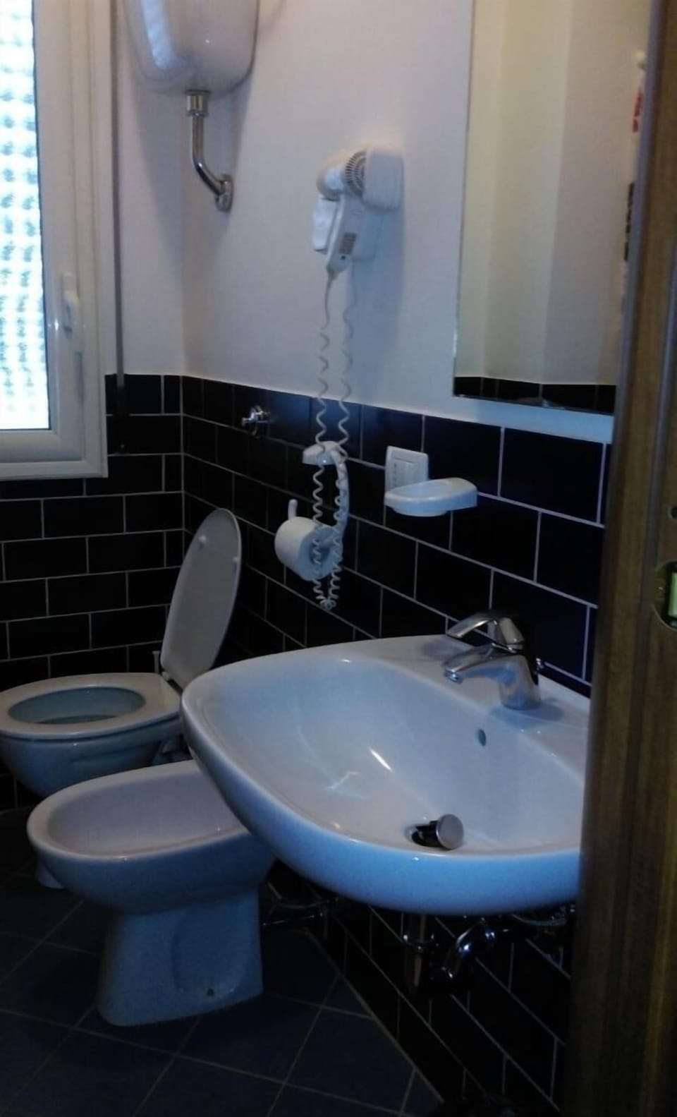 Deluxe Double Room | Bathroom | Shower, hair dryer, bidet, towels