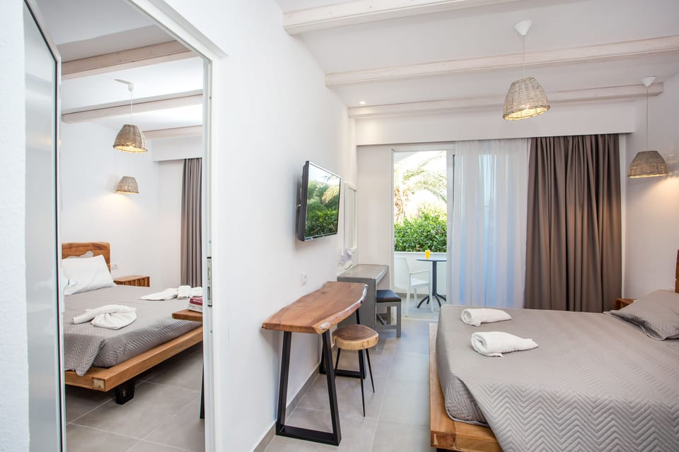 Minibar, free WiFi, bed sheets