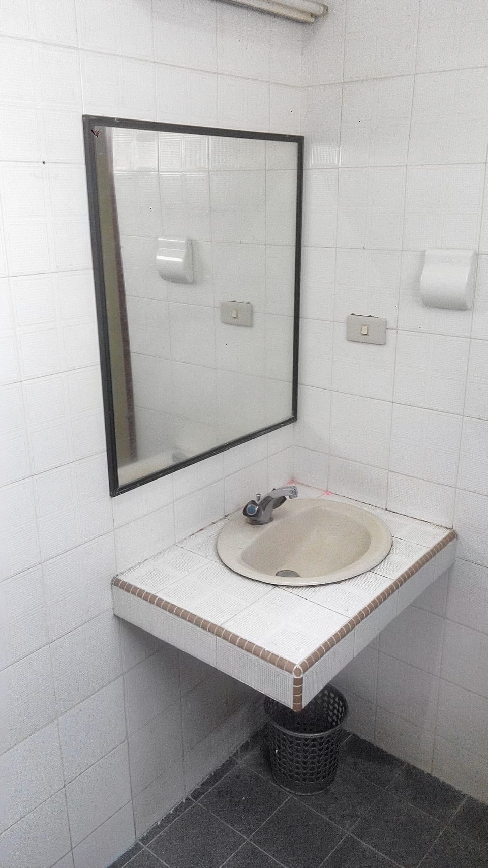 Standard Double or Twin Room, 1 Bedroom, Terrace, Lake View | Bathroom sink