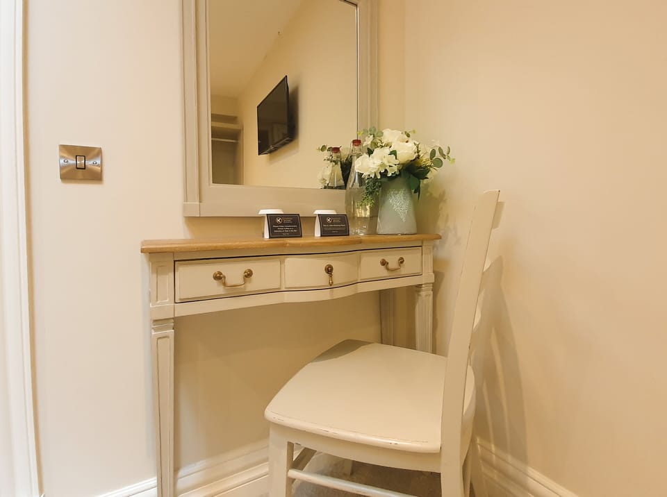 Classic Double Room, Ensuite (Skylight Only)