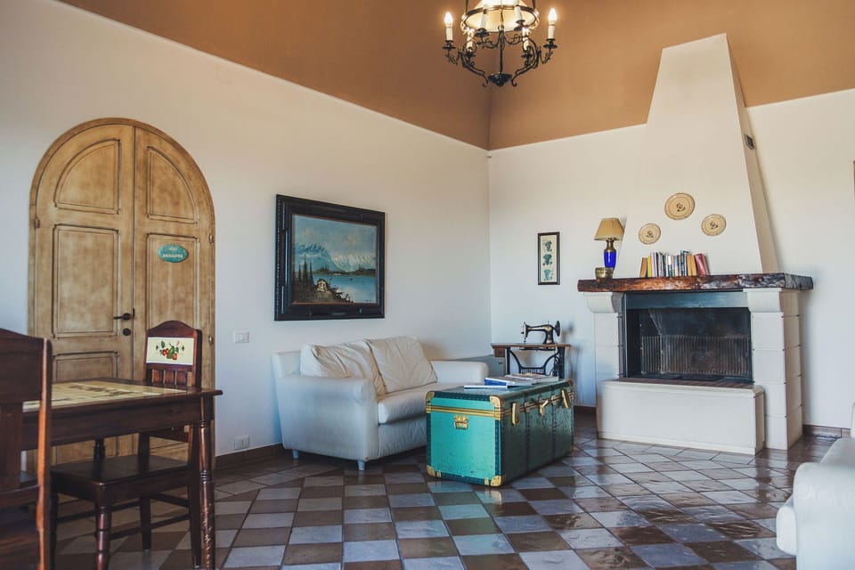 Junior Suite | Living area | 40-inch flat-screen TV with satellite channels, pay movies