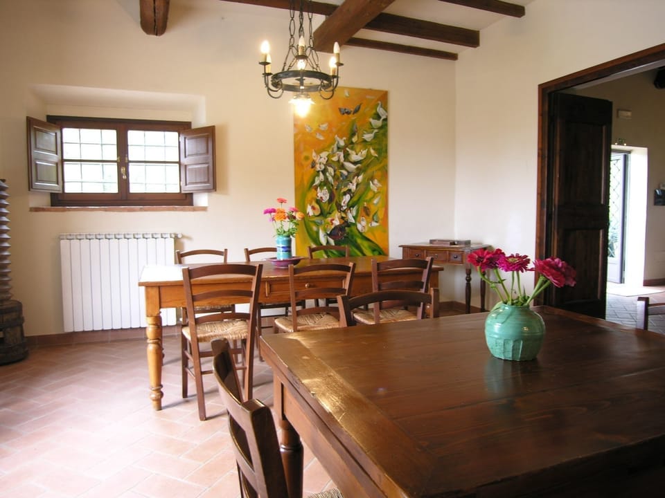 Villa, 5 Bedrooms, 2 Bathrooms | In-room dining