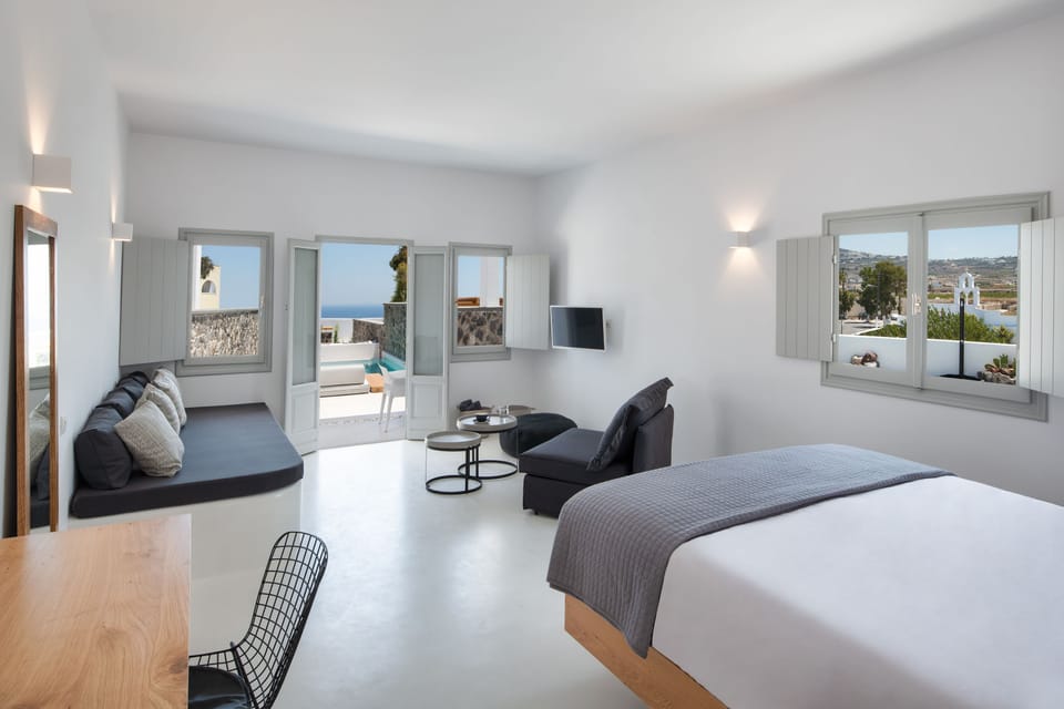 Executive Studio Suite, Private Pool | Minibar, in-room safe, iron/ironing board, free cribs/infant beds
