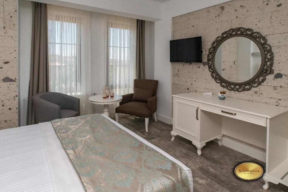 Deluxe Double Room | Iron/ironing board, free WiFi, bed sheets