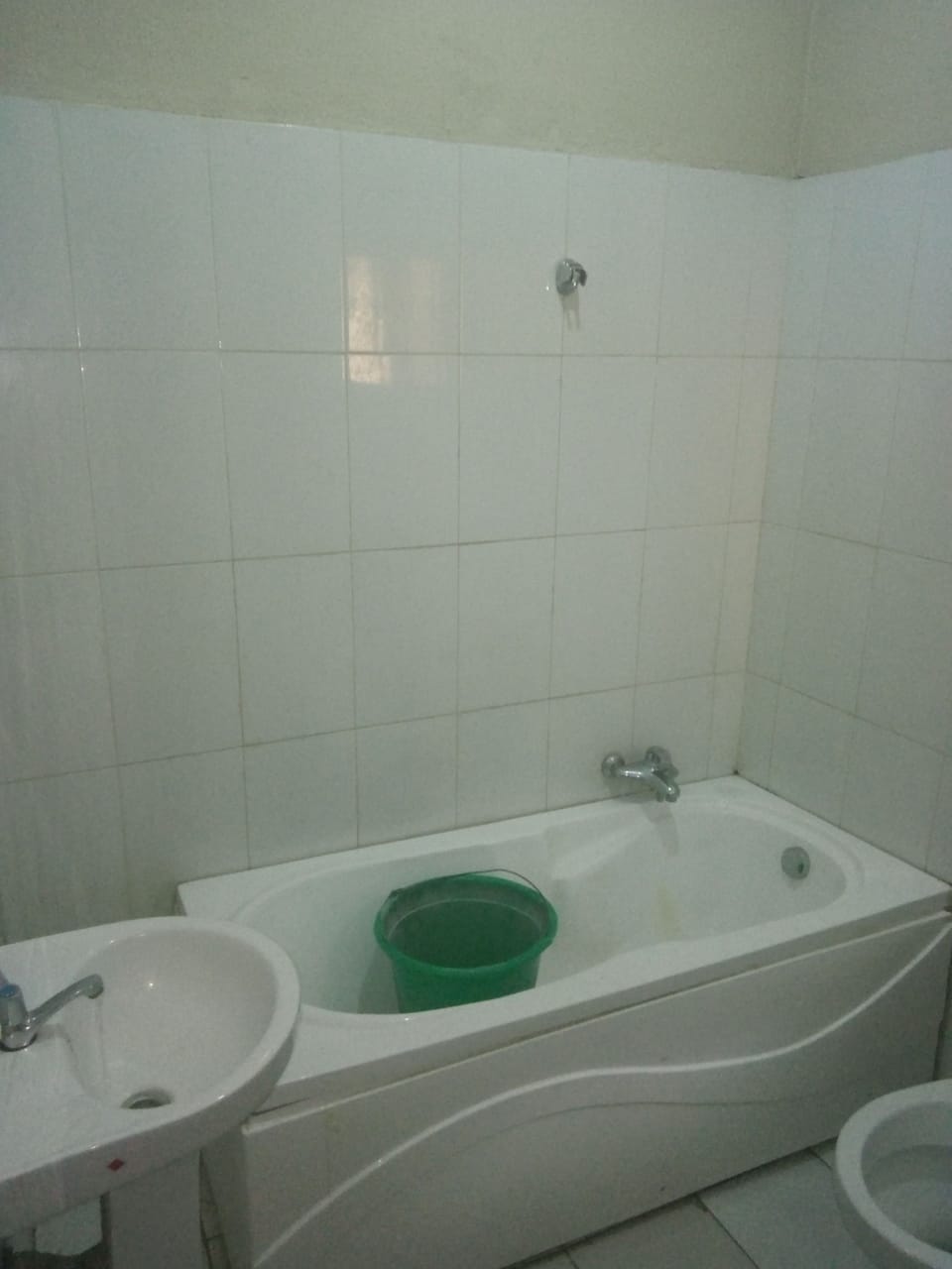 Deluxe Room | Bathroom | Shower, rainfall showerhead, free toiletries, towels