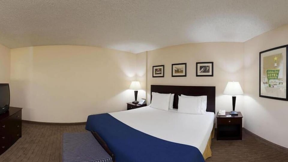 In-room safe, desk, iron/ironing board, cribs (surcharge)