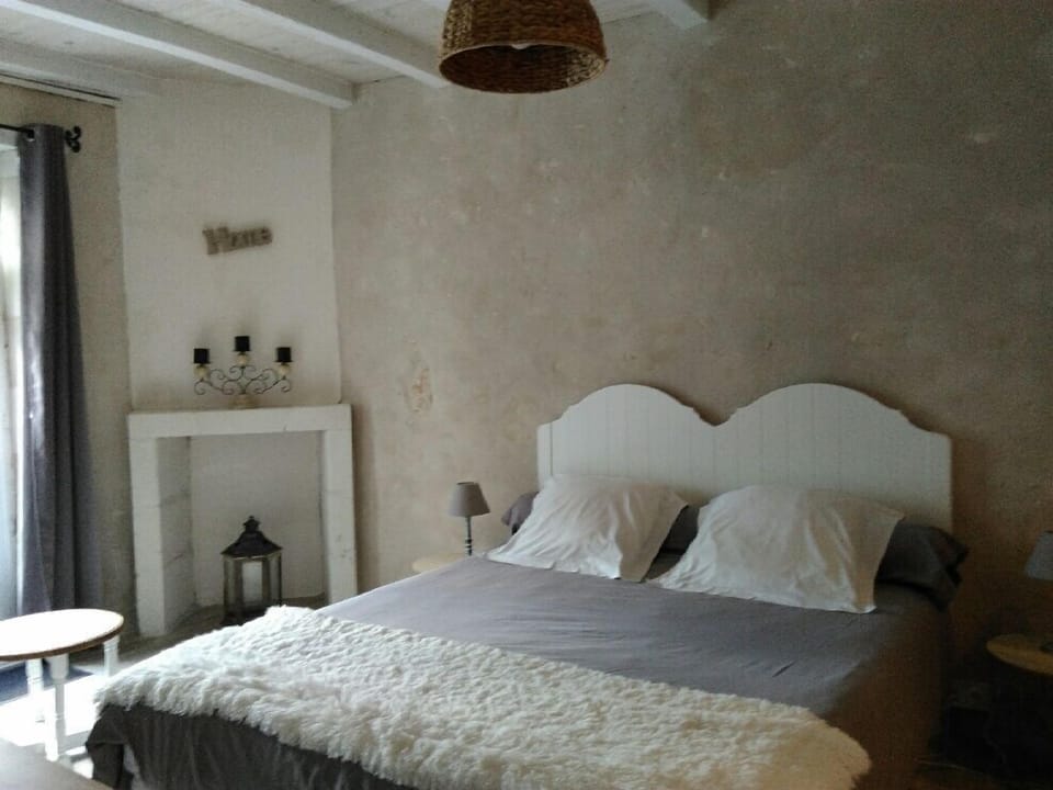 Double Room (La Tourangelle) | Individually decorated, individually furnished, desk, blackout drapes