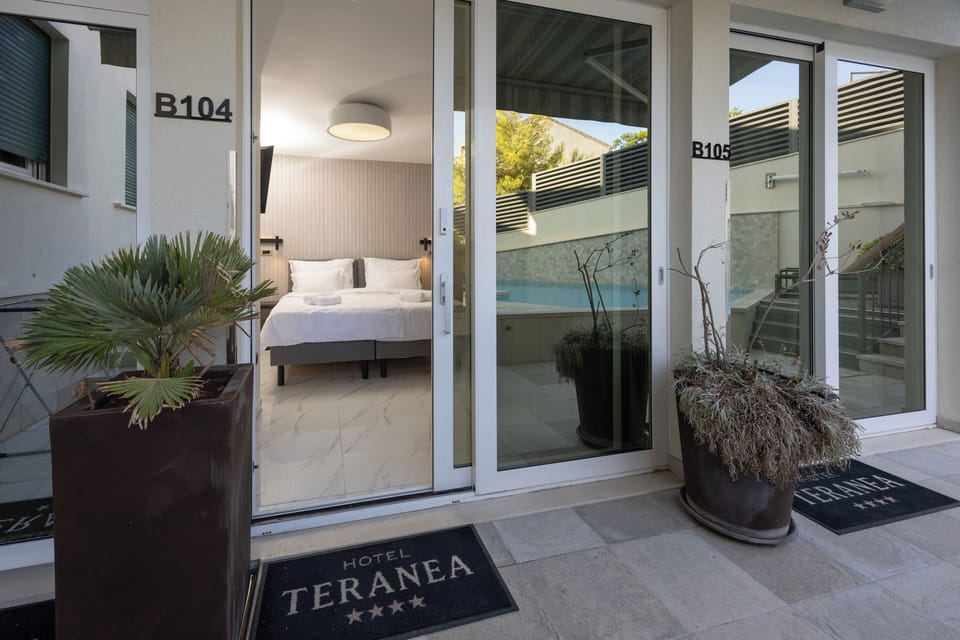 Double or Twin Room | Premium bedding, down comforters, Tempur-Pedic beds, in-room safe