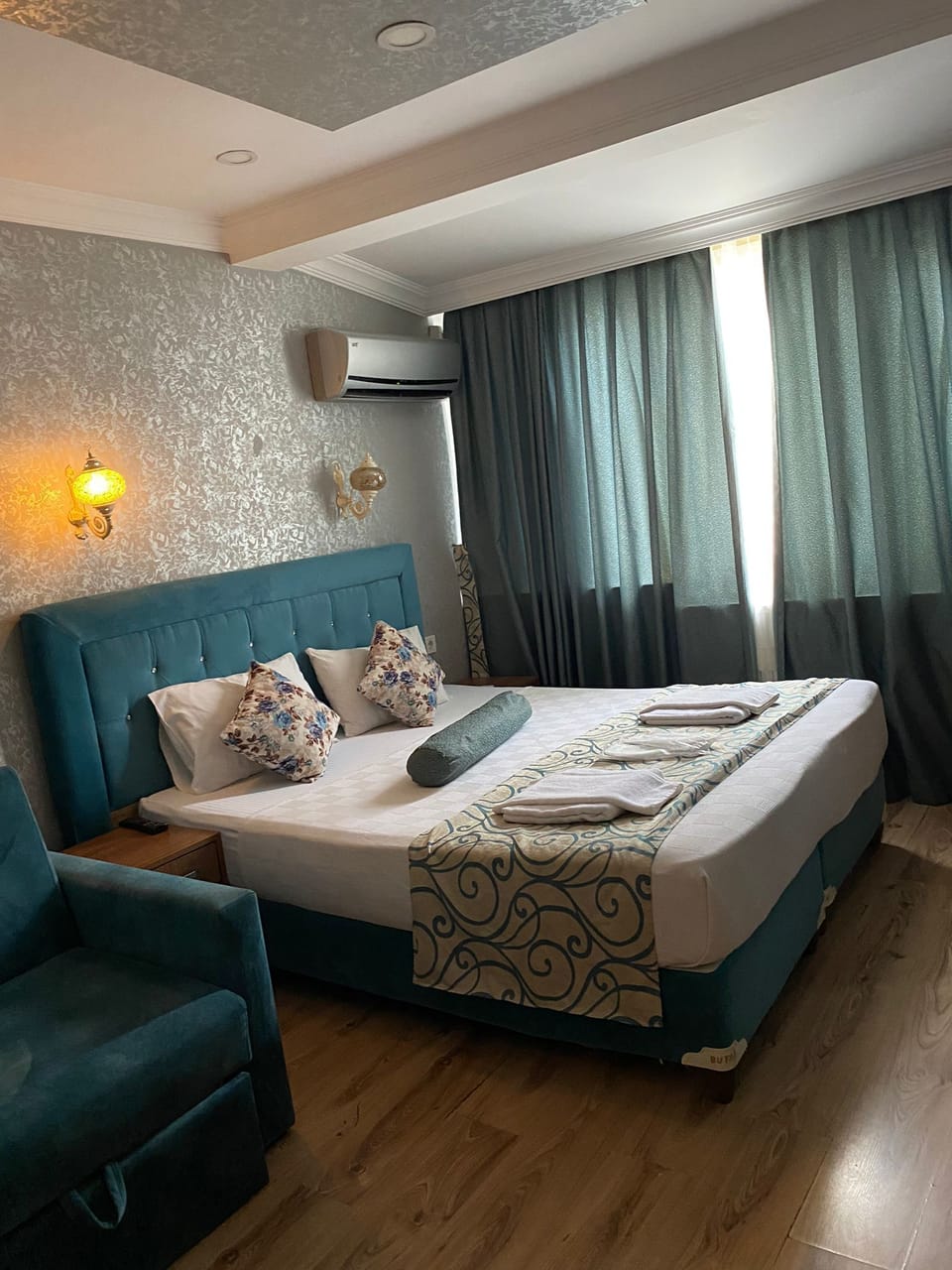 Deluxe Triple Room | 1 bedroom, in-room safe, soundproofing, iron/ironing board