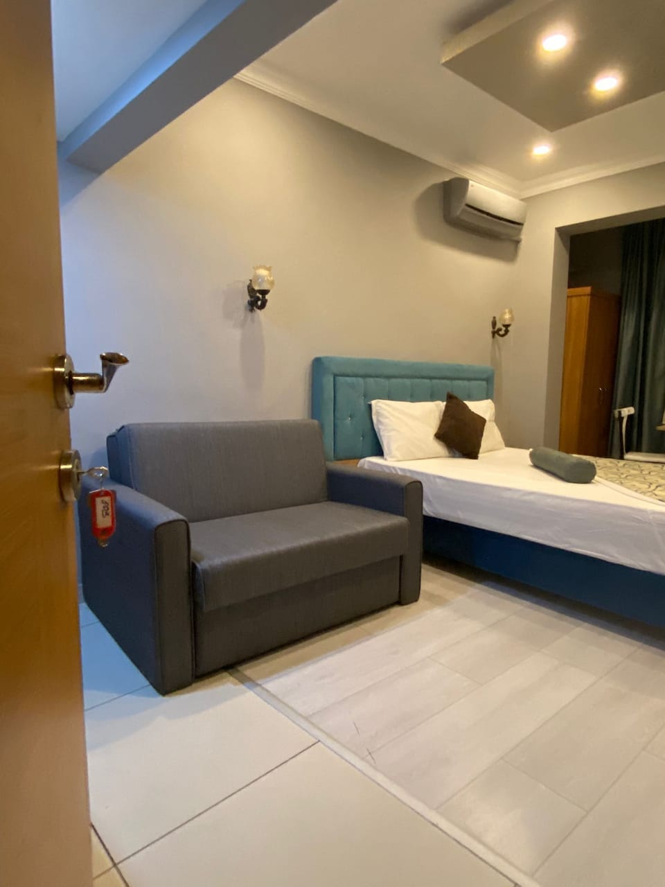 Deluxe Triple Room | 1 bedroom, in-room safe, soundproofing, iron/ironing board