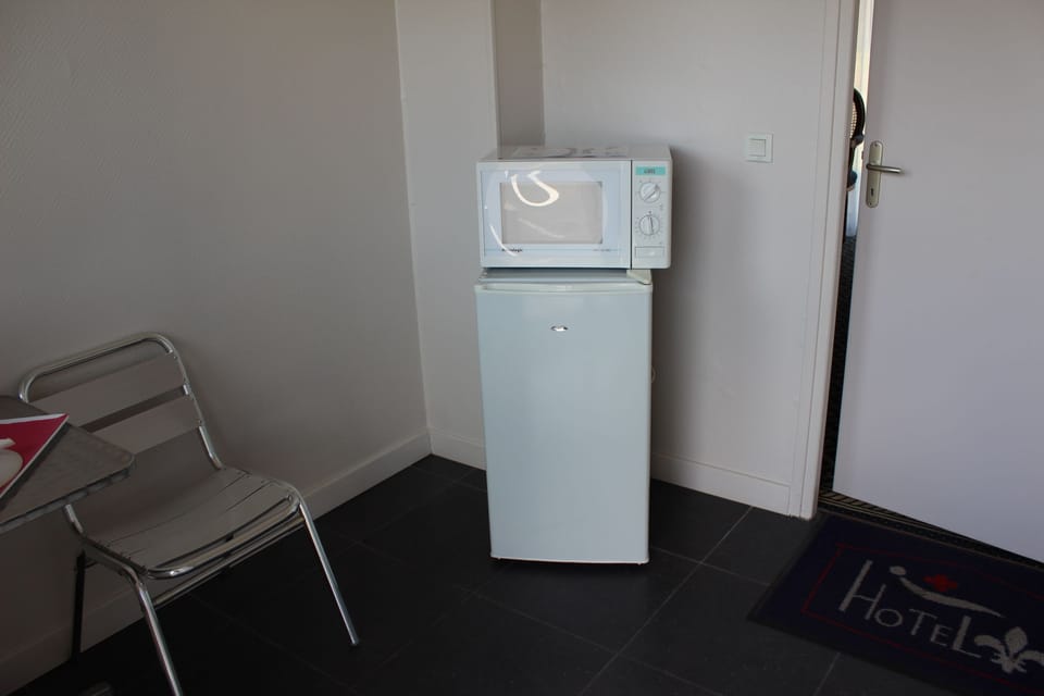 Double Room, Accessible | Mini-refrigerator