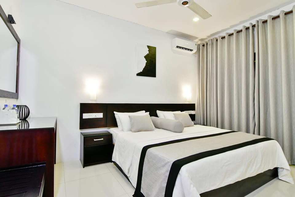 Standard Double Room, 1 Bedroom, Mountain View | Premium bedding, desk, blackout drapes, iron/ironing board