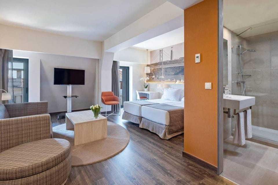 Triple Room | Minibar, in-room safe, desk, soundproofing