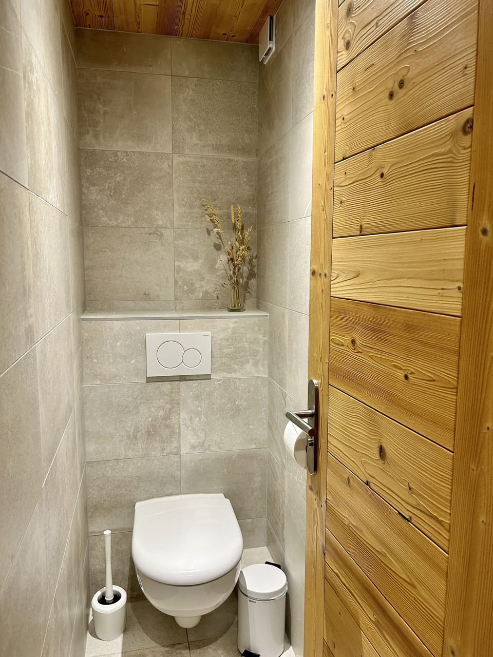Superior Triple Room | Bathroom | Hydromassage showerhead, free toiletries, hair dryer, bathrobes