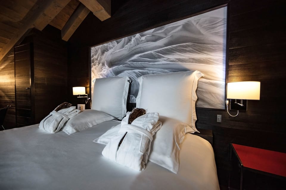 Junior Suite | Minibar, in-room safe, free WiFi, bed sheets