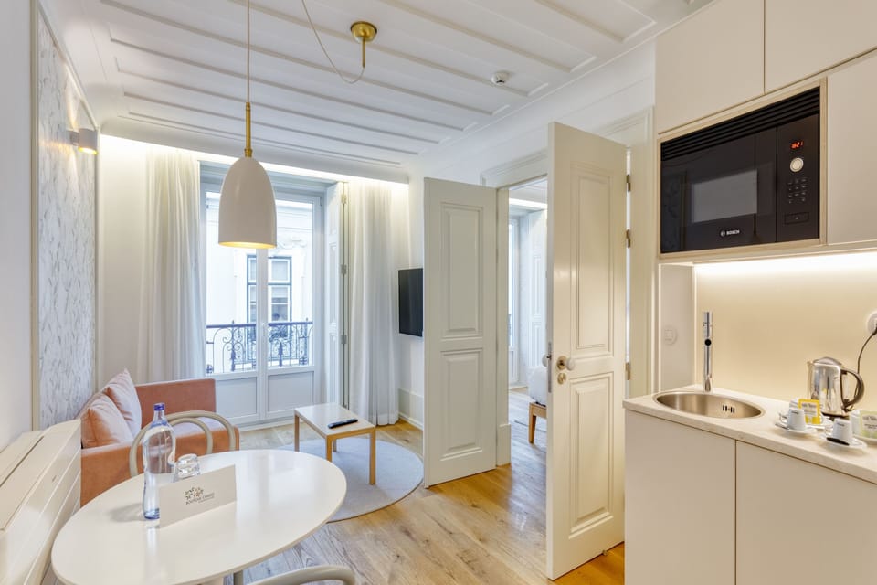 Deluxe Double or Twin Room | Living area | Flat-screen TV, Netflix