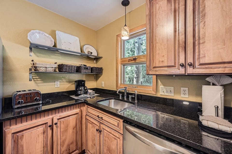 House, 3 Bedrooms | Private kitchen | Fridge, microwave, oven, dishwasher