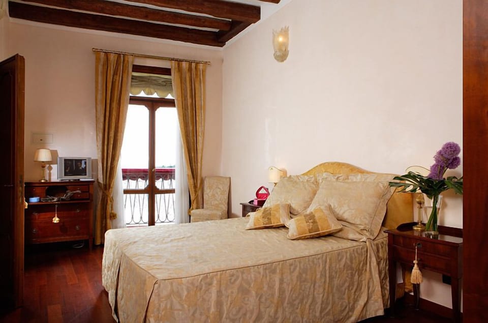 Junior Suite, Lagoon View | Down comforters, minibar, individually furnished, desk