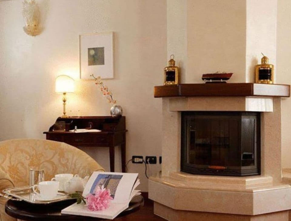 Junior Suite | Down comforters, minibar, desk, WiFi (free)