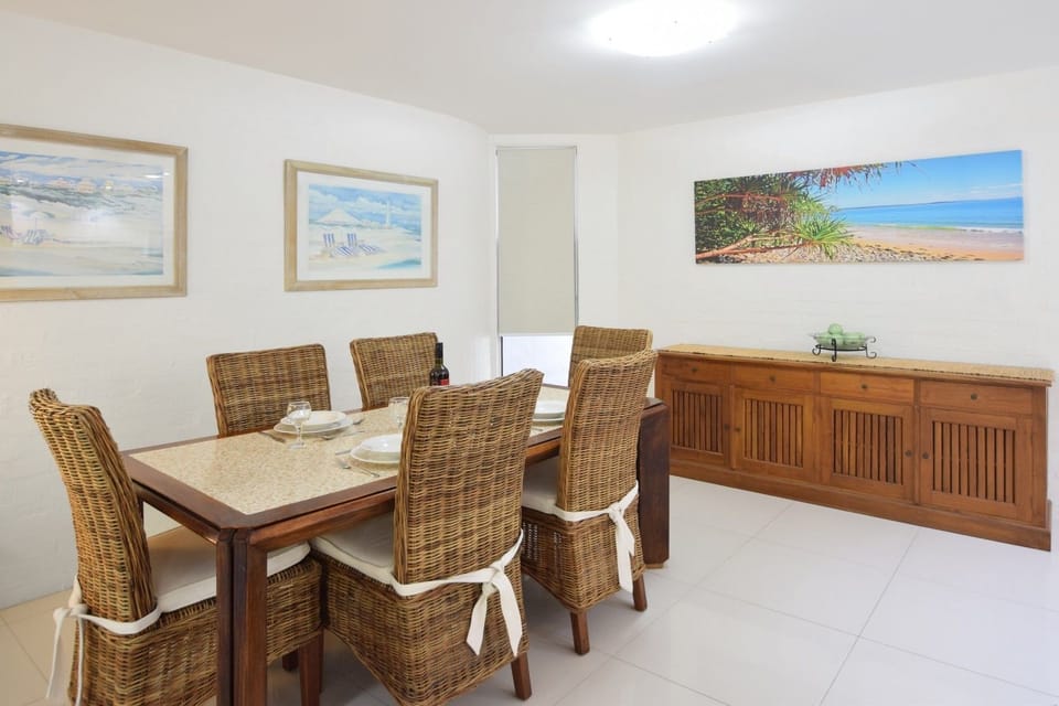 Apartment, 3 Bedrooms (Unit 3) | In-room dining