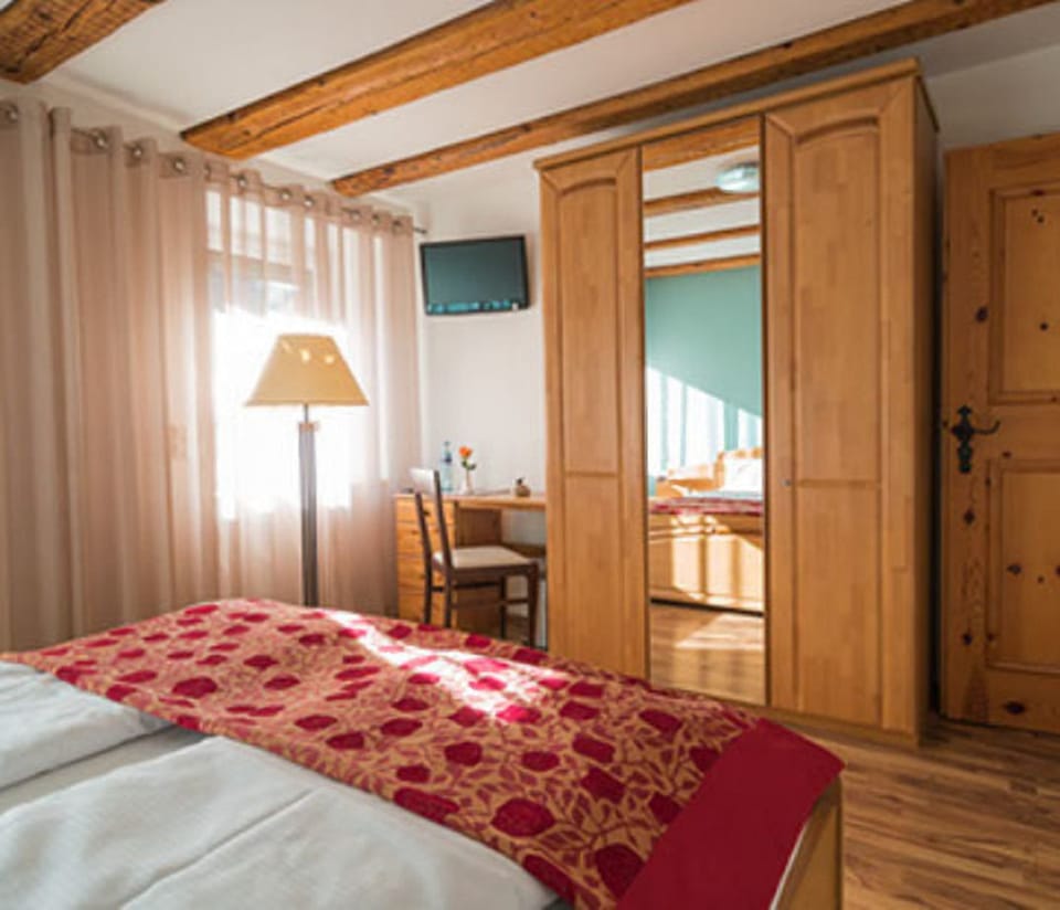 Double Room | Egyptian cotton sheets, in-room safe, laptop workspace, soundproofing