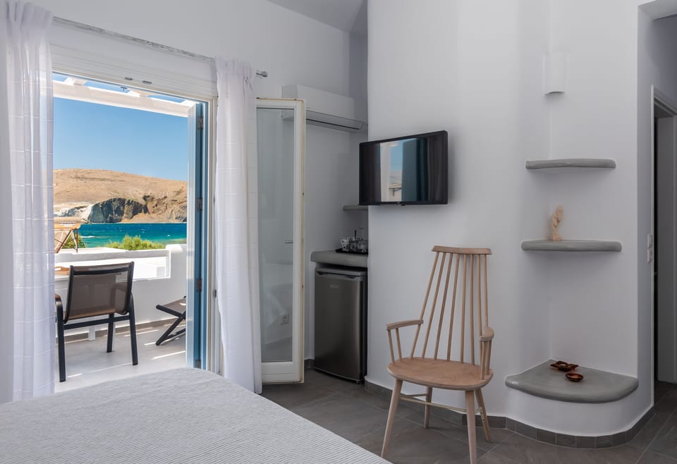 Standard Room | In-room safe, soundproofing, iron/ironing board, free WiFi