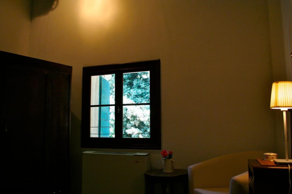 1 bedroom, desk, cribs (surcharge), WiFi (free)