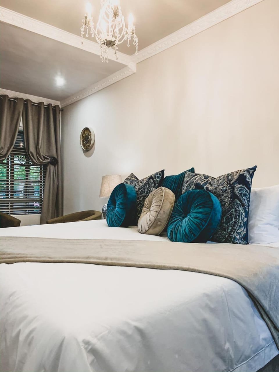 Premium bedding, in-room safe, desk, laptop workspace
