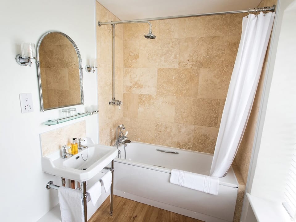 Luxury Double or Twin Room, Ensuite, Garden View (Gwelva) | Bathroom