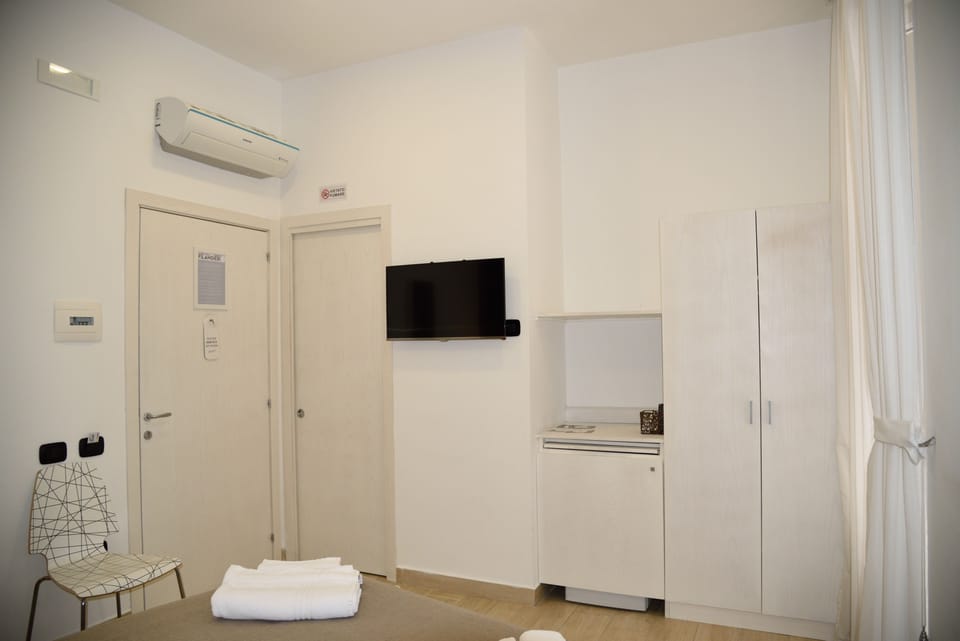 Double Room, Balcony, City View | Room amenity