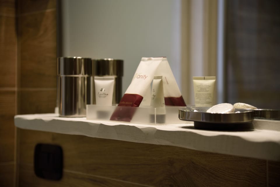 Comfort Double Room, Balcony, City View | Minibar, in-room safe, desk, soundproofing