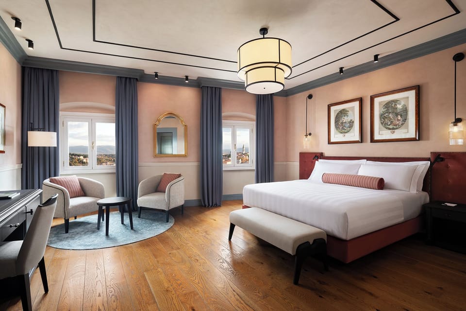 Signature Room (Deluxe) | Minibar, in-room safe, individually decorated, individually furnished