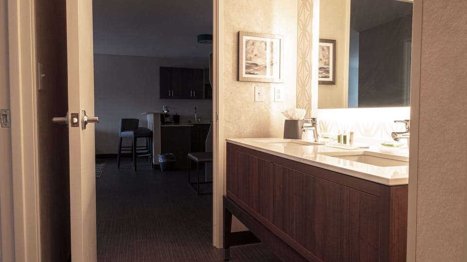 Suite, 1 King Bed with Sofa bed, Accessible (Communications, Access Tub) | Bathroom | Free toiletries, hair dryer, bathrobes, towels