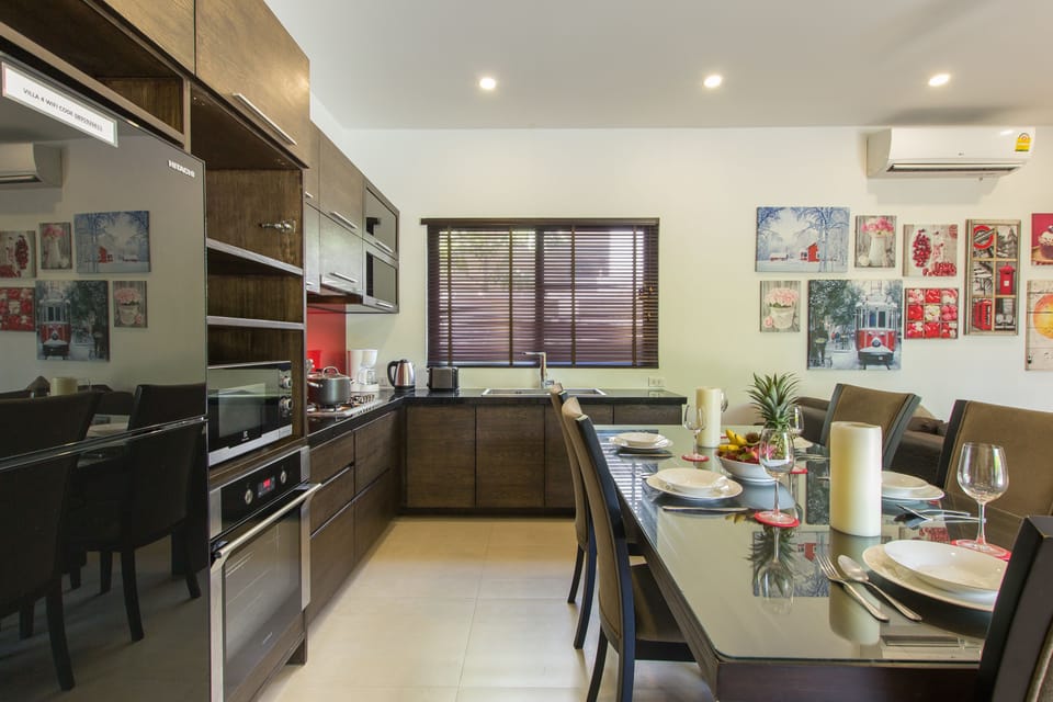 Comfort Villa | Private kitchen | Full-size fridge, microwave, oven, stovetop