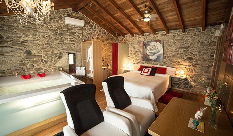 Suite | Minibar, desk, free WiFi, bed sheets