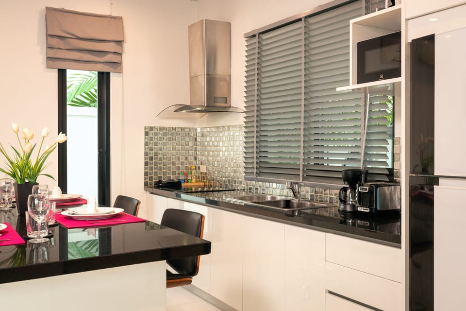Comfort Villa | Private kitchen | Full-size fridge, microwave, stovetop, coffee/tea maker