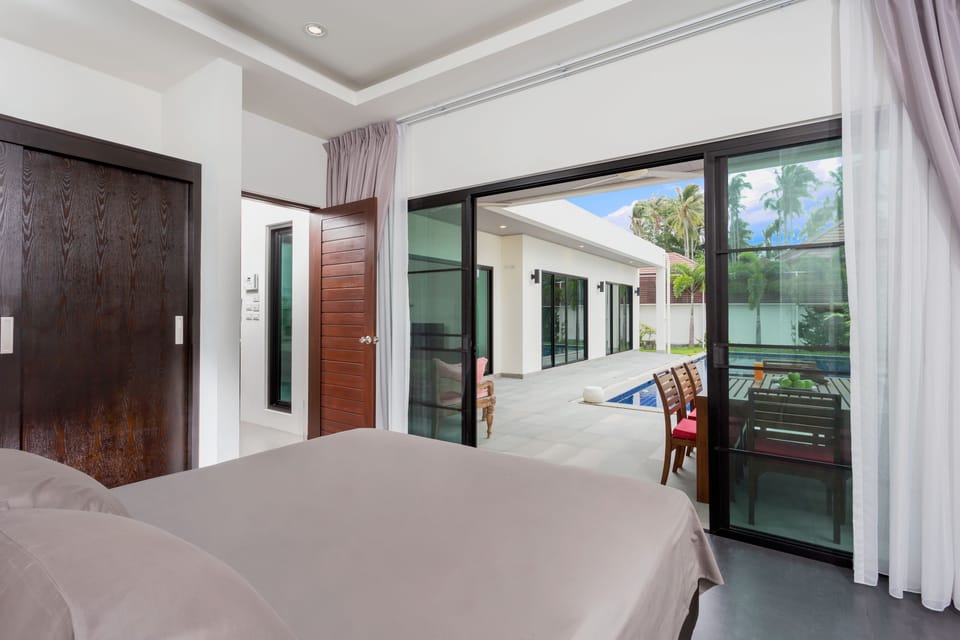 Comfort Villa | 3 bedrooms, in-room safe, desk, blackout drapes