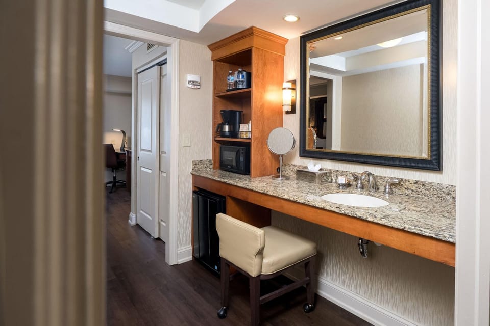 Suite, 1 King Bed, Accessible, Non Smoking (with Sofabed) | In-room safe, desk, laptop workspace, blackout drapes