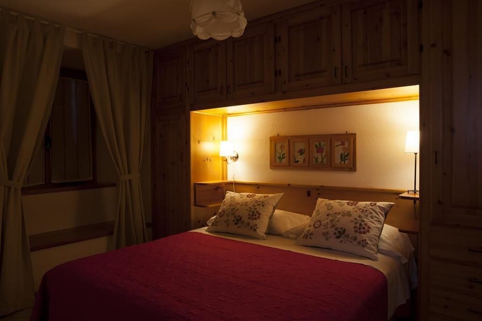 Comfort Apartment | 1 bedroom, desk, blackout drapes, free cribs/infant beds