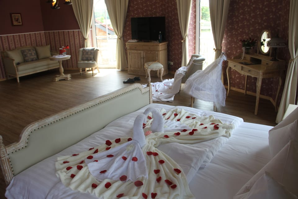 Junior Suite, Balcony | Hypo-allergenic bedding, down comforters, minibar, in-room safe