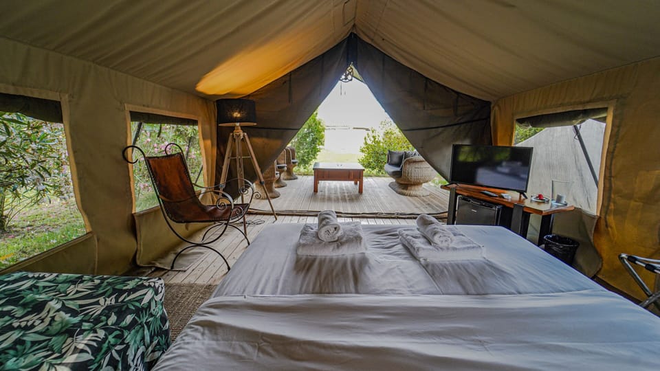 Tent | In-room safe, desk, soundproofing, iron/ironing board