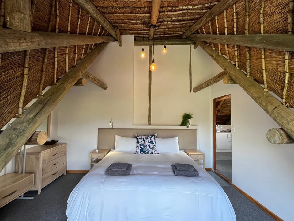 Luxury Suite | 1 bedroom, in-room safe, laptop workspace, blackout drapes
