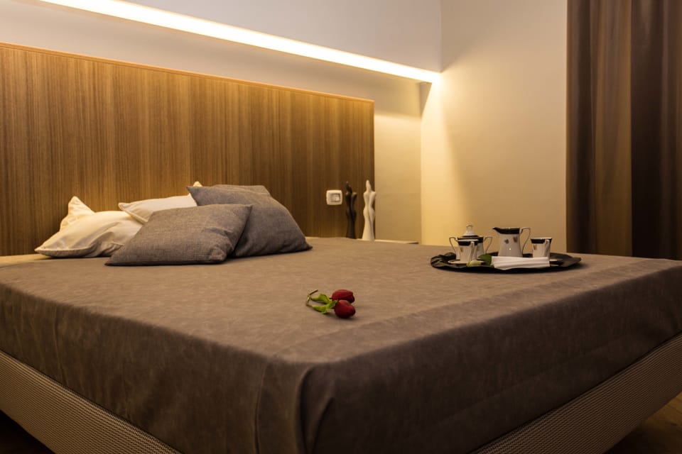 Comfort Suite, 2 Bedrooms, Connecting Rooms, Tower | Egyptian cotton sheets, premium bedding, memory foam beds, minibar