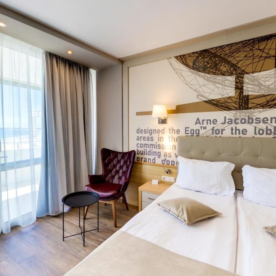 Minibar, desk, iron/ironing board, free WiFi